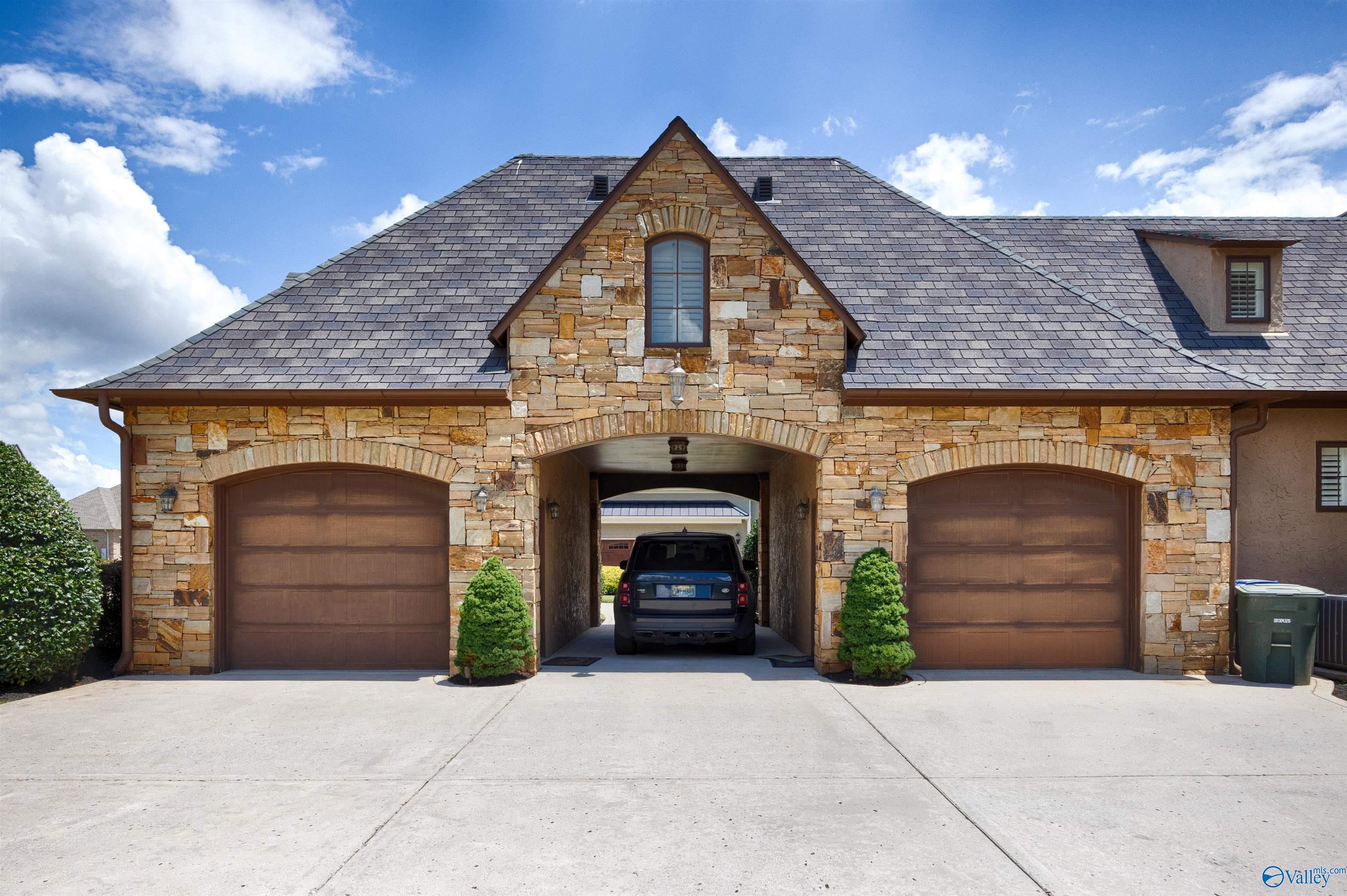 19 Lake Forest Blvd SW