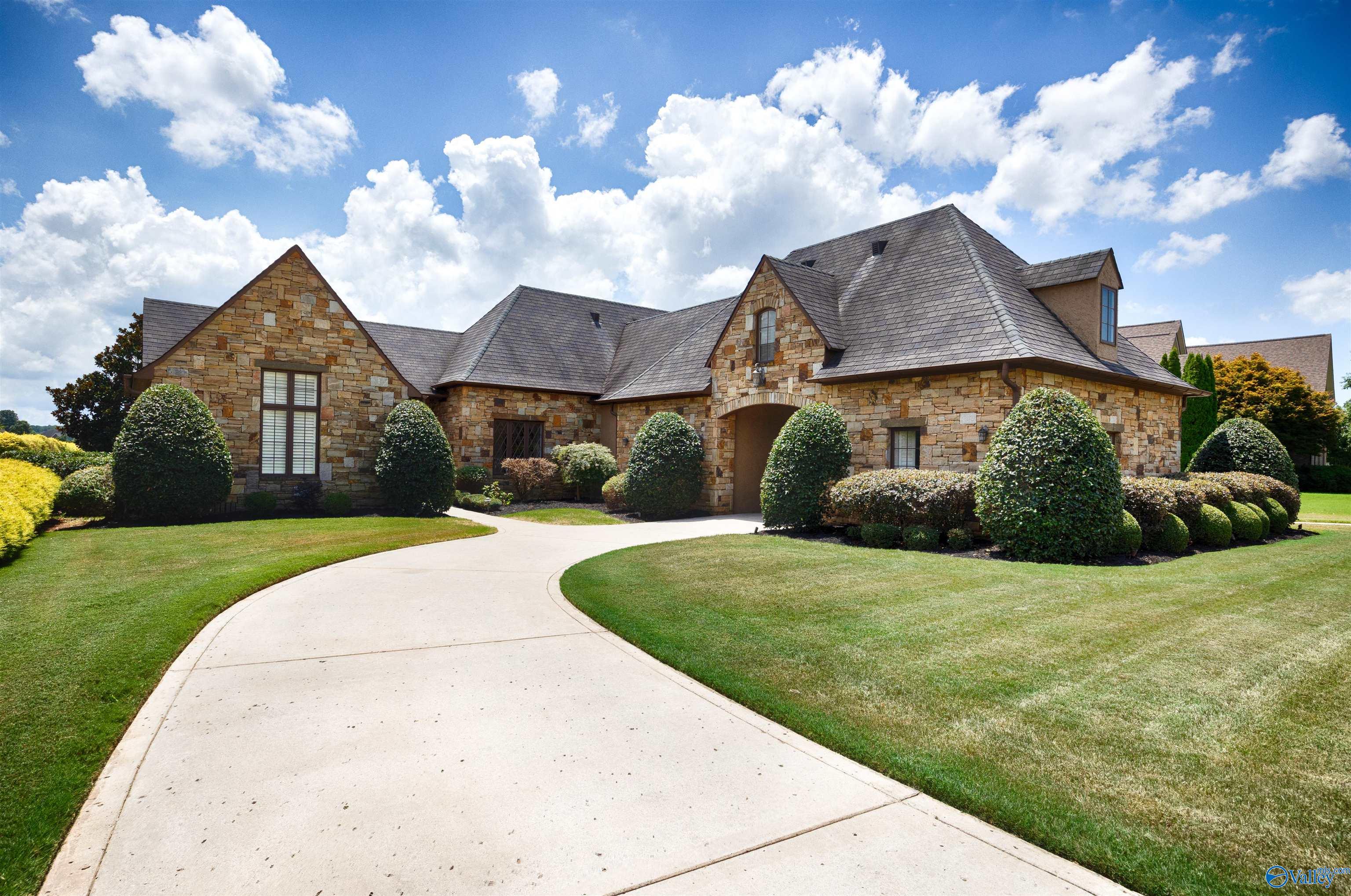 19 Lake Forest Blvd SW