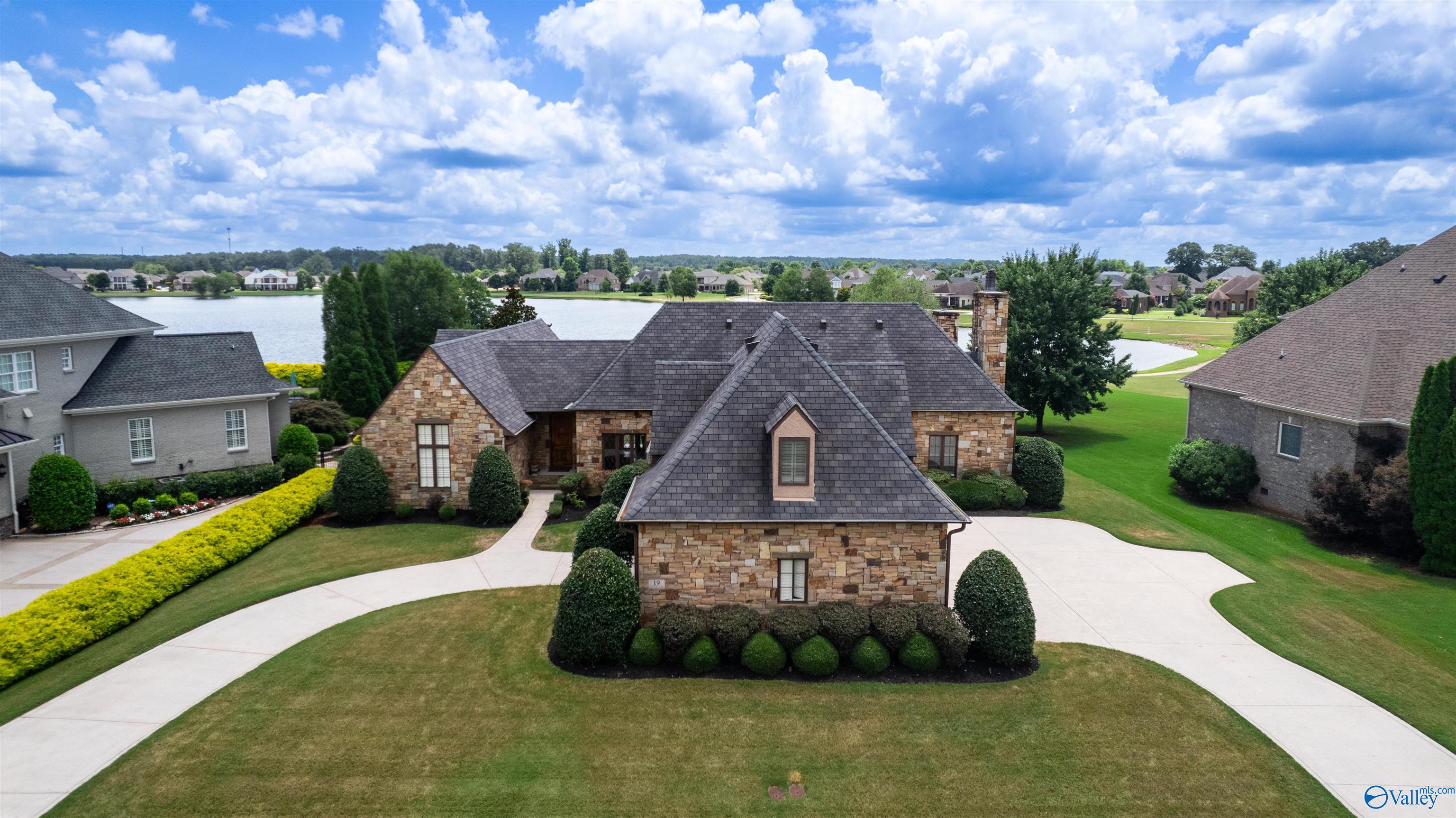 19 Lake Forest Blvd SW