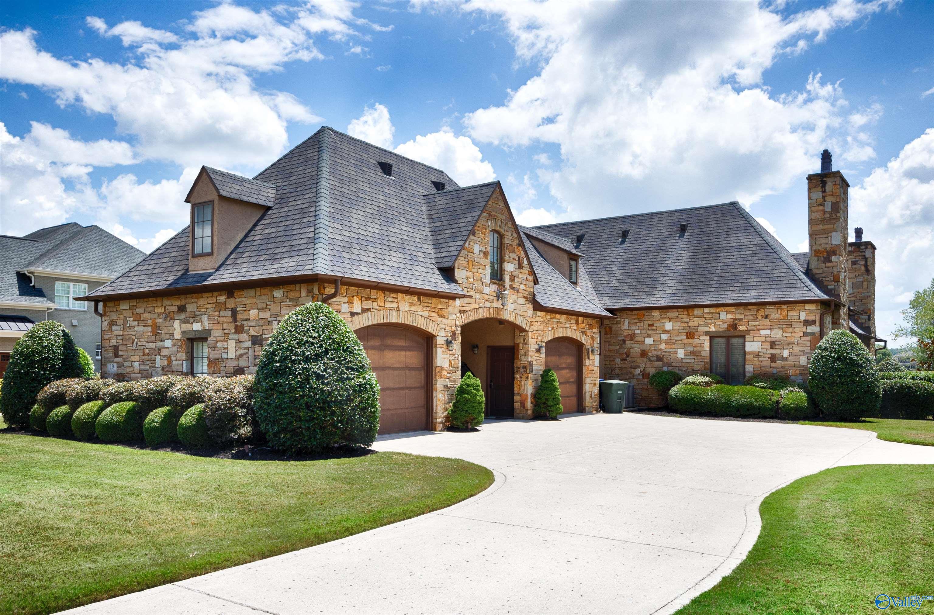 19 Lake Forest Blvd SW