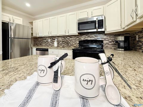 Condo For Sale - 6618 Willow Pointe Drive #E<br/> Huntsville, AL 35806