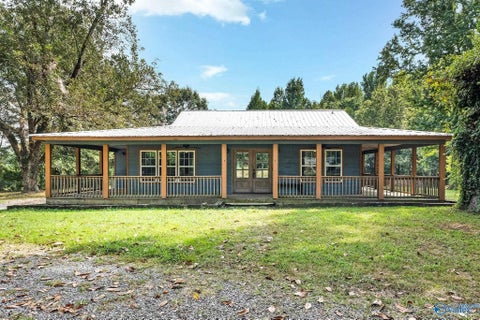 Homes For Sale - 3875 Highpoint Road<br/> Albertville, AL 35950