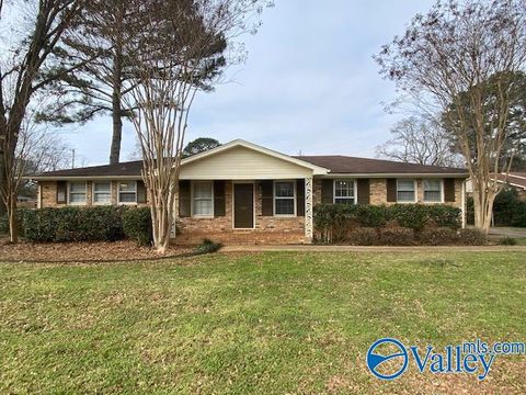 Homes For Rent - 6210 Stratford Court<br/> Huntsville, AL 35806