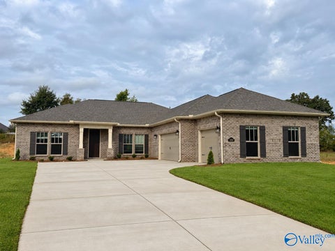 Homes For Sale - 1210 Starling Drive<br/> Decatur, AL 35603