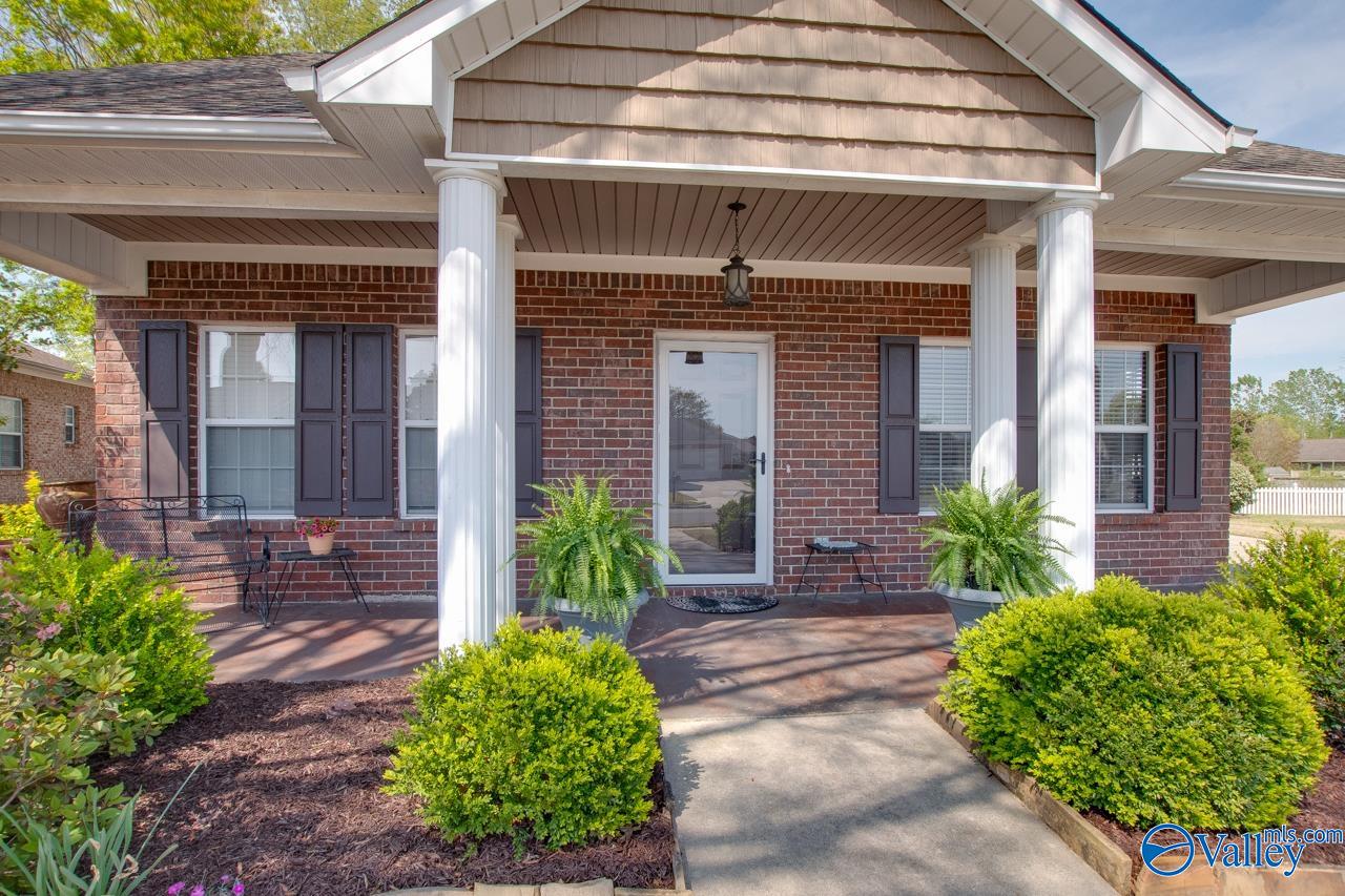 5111 Frankford Drive, Owens Cross Roads, Alabama image 2
