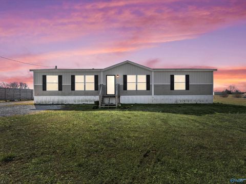 Mobile Home For Sale - 2198 County Road 35<br/> Lexington, AL 35648