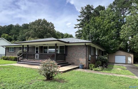 Homes For Sale - 2498 Barnes Drive<br/> Hokes Bluff, AL 35903