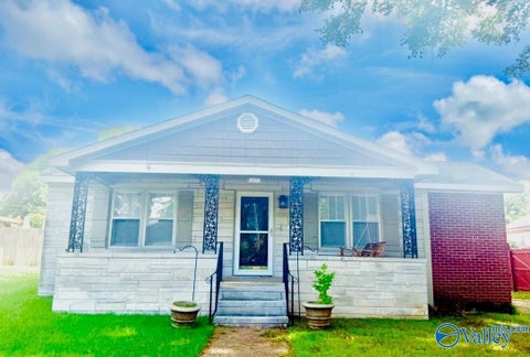 Homes For Sale - 703 East 2nd Street<br/> Tuscumbia, AL 35674