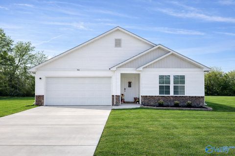 Homes For Sale - 306 Pointer Drive<br/> Albertville, AL 35950