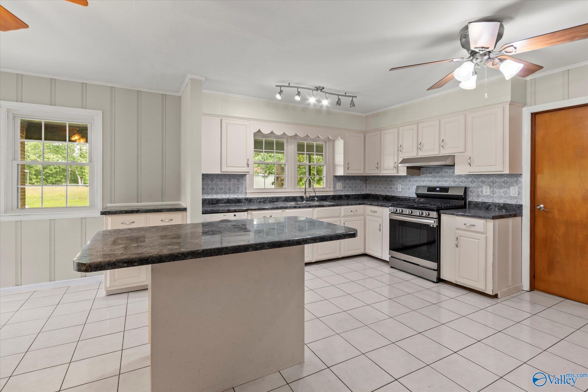 3824 South Chapel Hill Road, Decatur, Alabama image 11