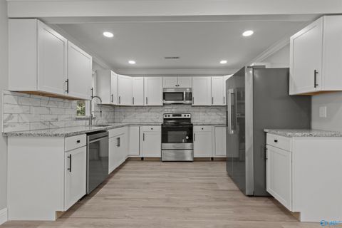 Photo of 606 7th Avenue SW, Decatur, AL 35601 (MLS # 21906698)