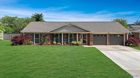 Homes For Sale - 2202 Saint Andrews Street<br/> Decatur, AL 35603