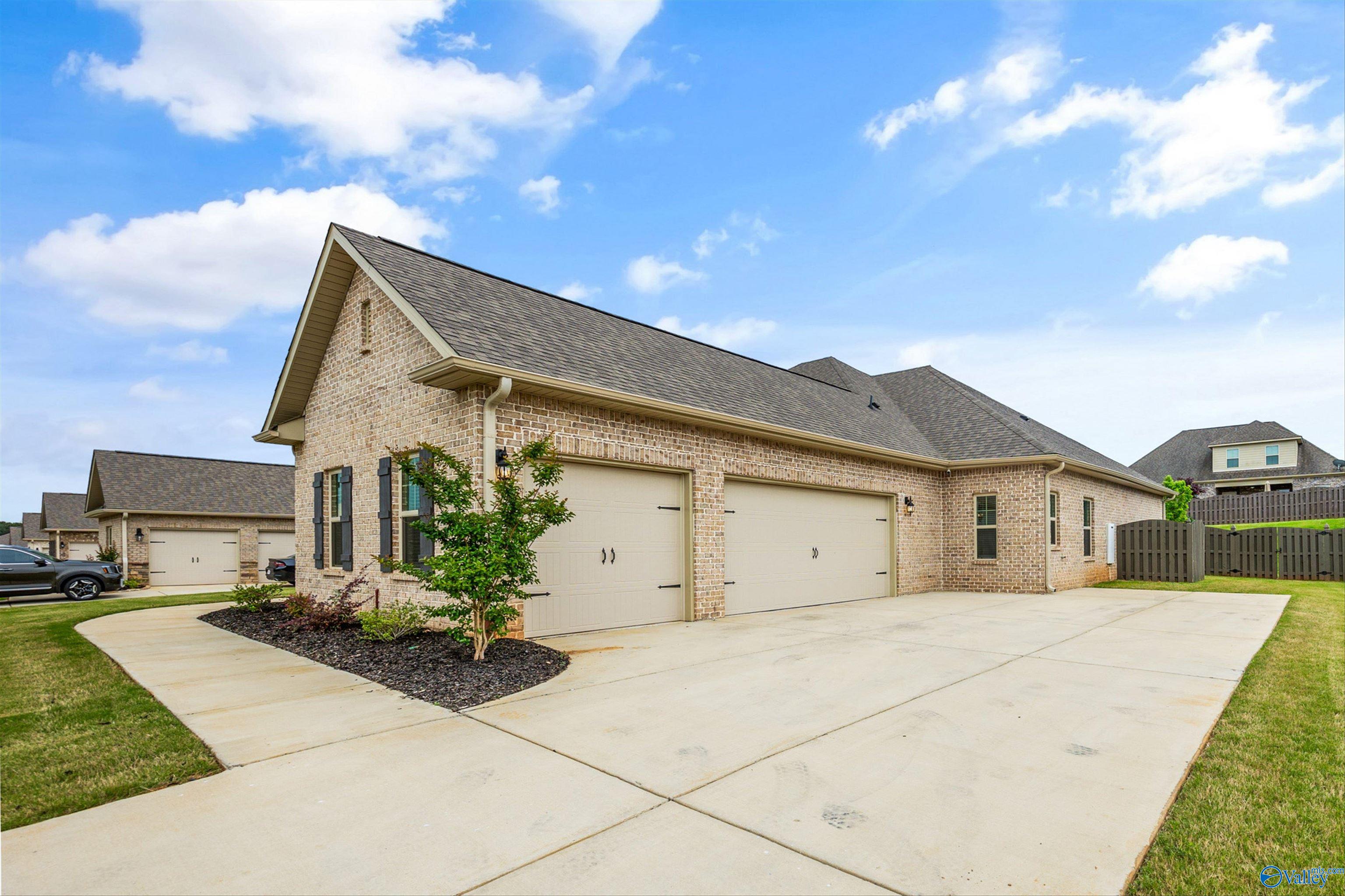 210 Maureen Drive, Madison, Alabama image 3