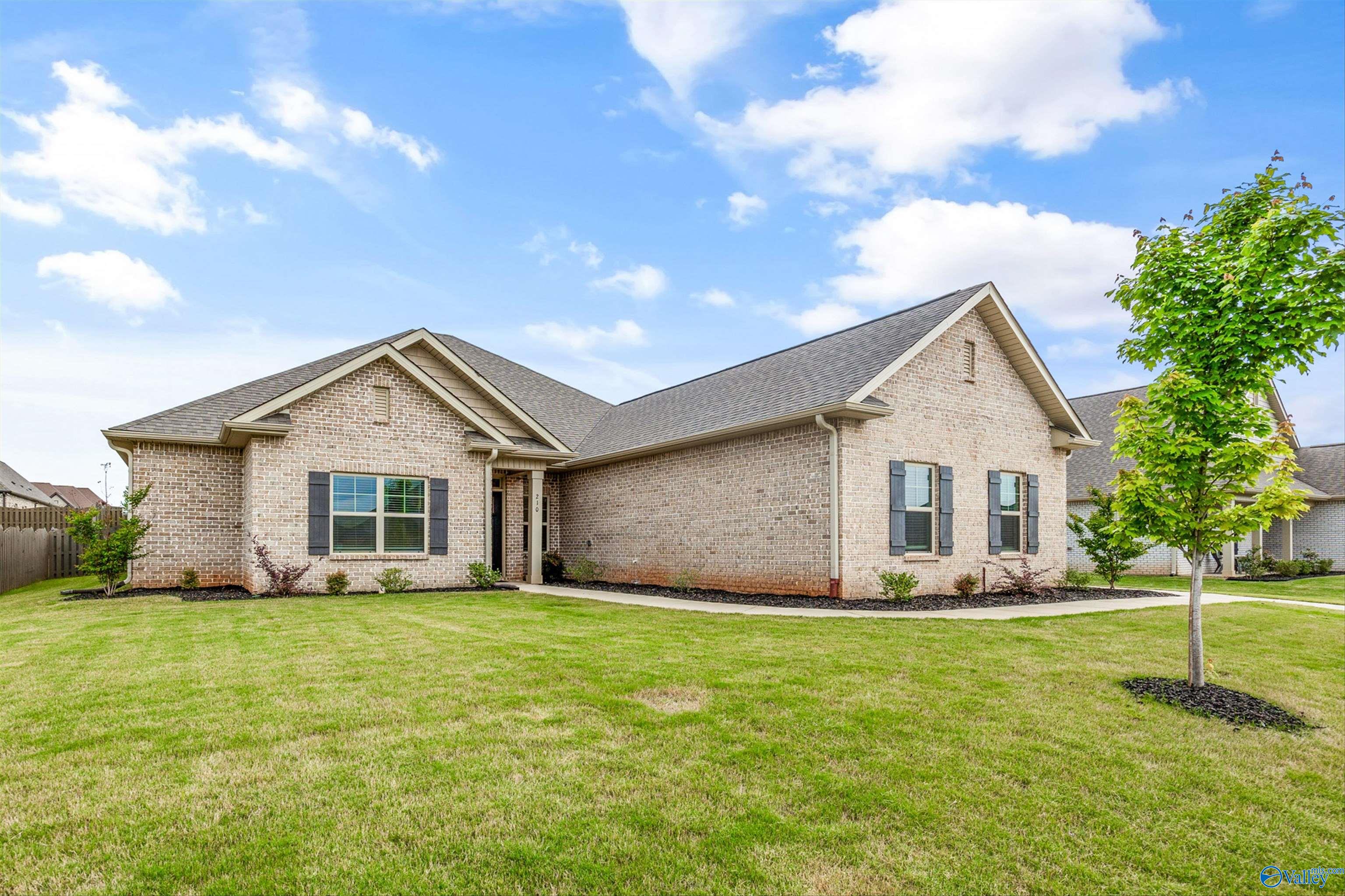 210 Maureen Drive, Madison, Alabama image 2
