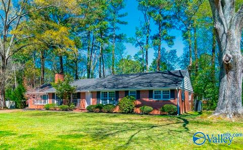 Photo of 1804 Stratford Road, Decatur, AL 35601 (MLS # 21912834)