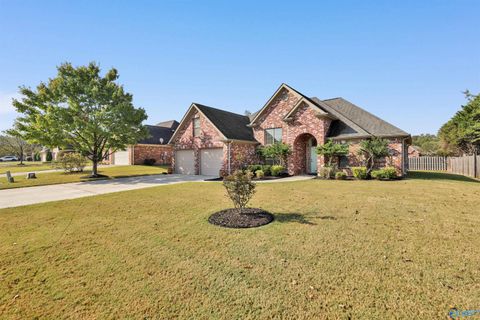 Homes For Sale - 208 Queens Gate<br/> Shelby County, Maylene, AL 35114