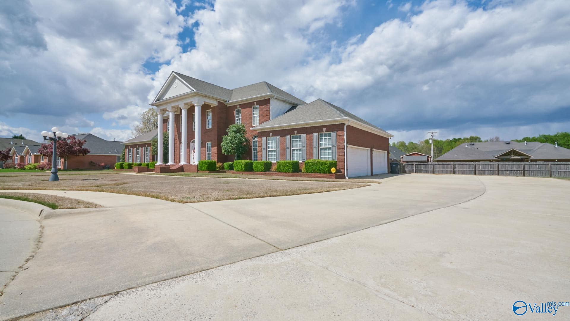 1702 Townshend Trace, Decatur, Alabama image 3