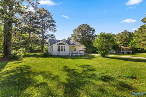 Photo of 1123 Larry Street, Glencoe, AL 35905 (MLS # 21917192)