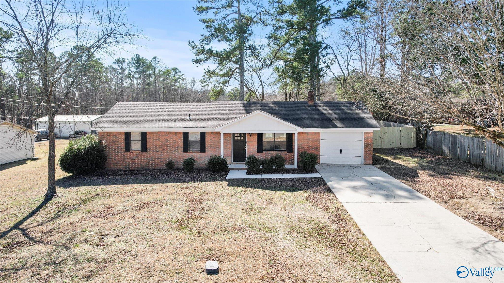 2270 Hillview Street, Hartselle, Alabama image 2