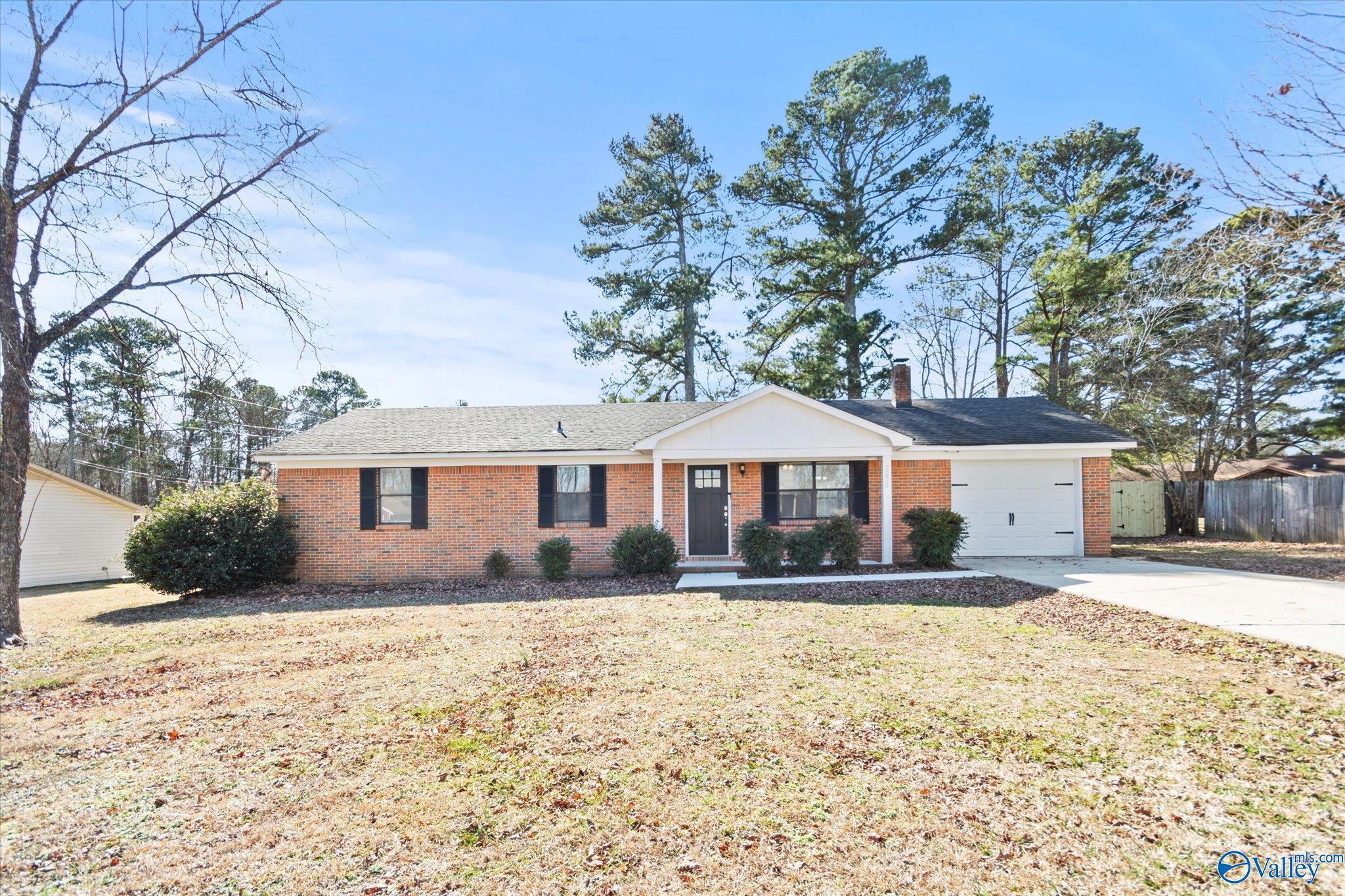 2270 Hillview Street, Hartselle, Alabama image 1