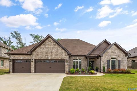 Homes For Sale - 7500 Flint Crossing Circle<br/> Owens Cross Roads, AL 35763