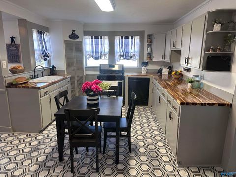 Homes For Sale - 4 Lakefront Avenue<br/> Etowah County, Gadsden, AL 35904