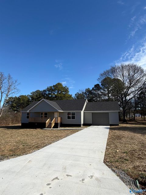 Homes For Sale - 102 Shady Lane<br/> Geraldine, AL 35962