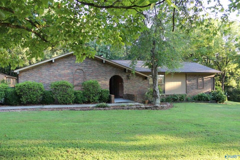 Homes For Sale - 51 Spring Valley Trail<br/> Hartselle, AL 35640