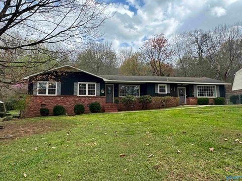 Homes For Sale - 1905 Wyeth Drive<br/> Guntersville, AL 35976
