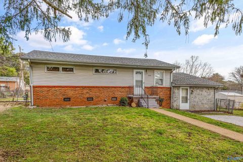 Photo of 3104 Stewart Street NW, Huntsville, AL 35810 (MLS # 21911592)