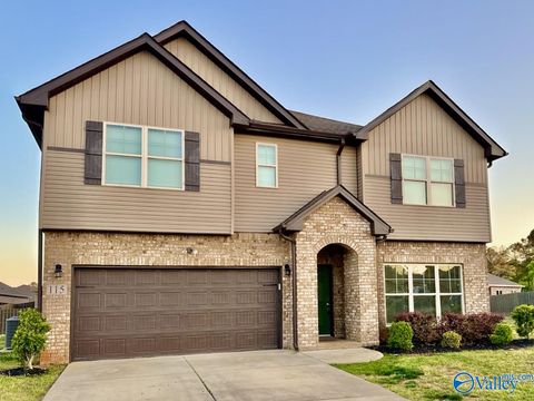 Photo of 115 Pointe Haven Court, Huntsville, AL 35824 (MLS # 21915597)