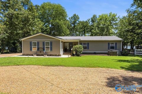 Mobile Home For Sale - 90 County Road 667<br/> Cedar Bluff, AL 35959