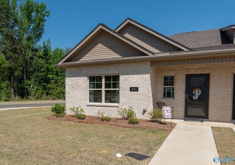 Townhouse For Rent - 400 Ronnie Drive #400<br/> Hartselle, AL 35640