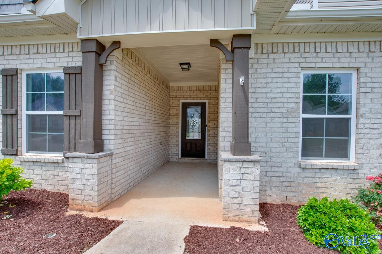 108 Ivy Vine Drive, Toney, Alabama image 3