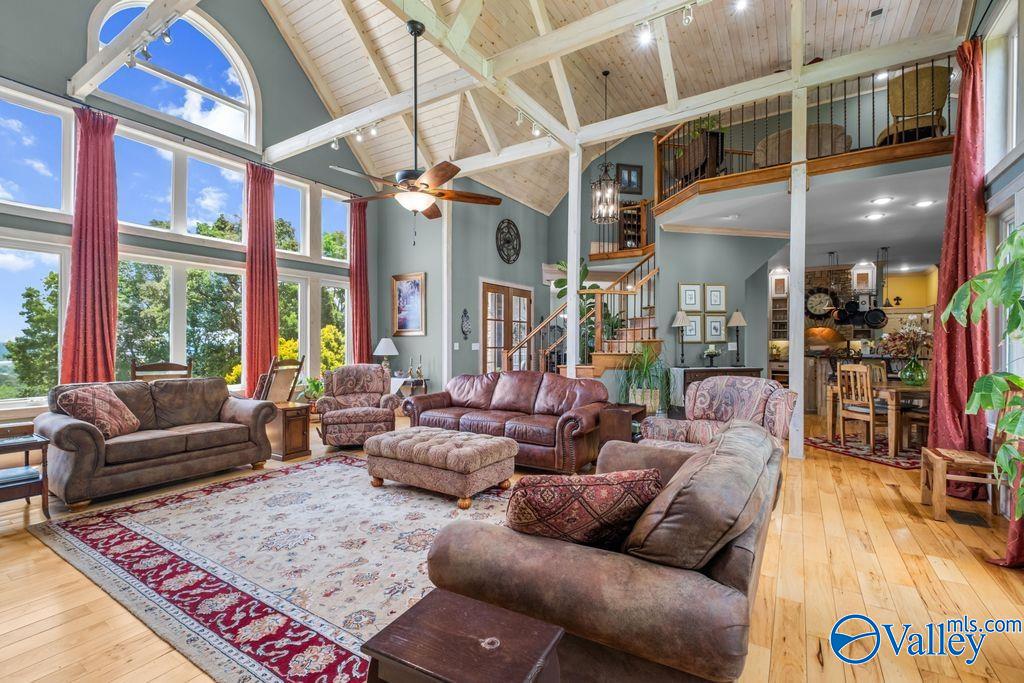1550 Scenic Drive