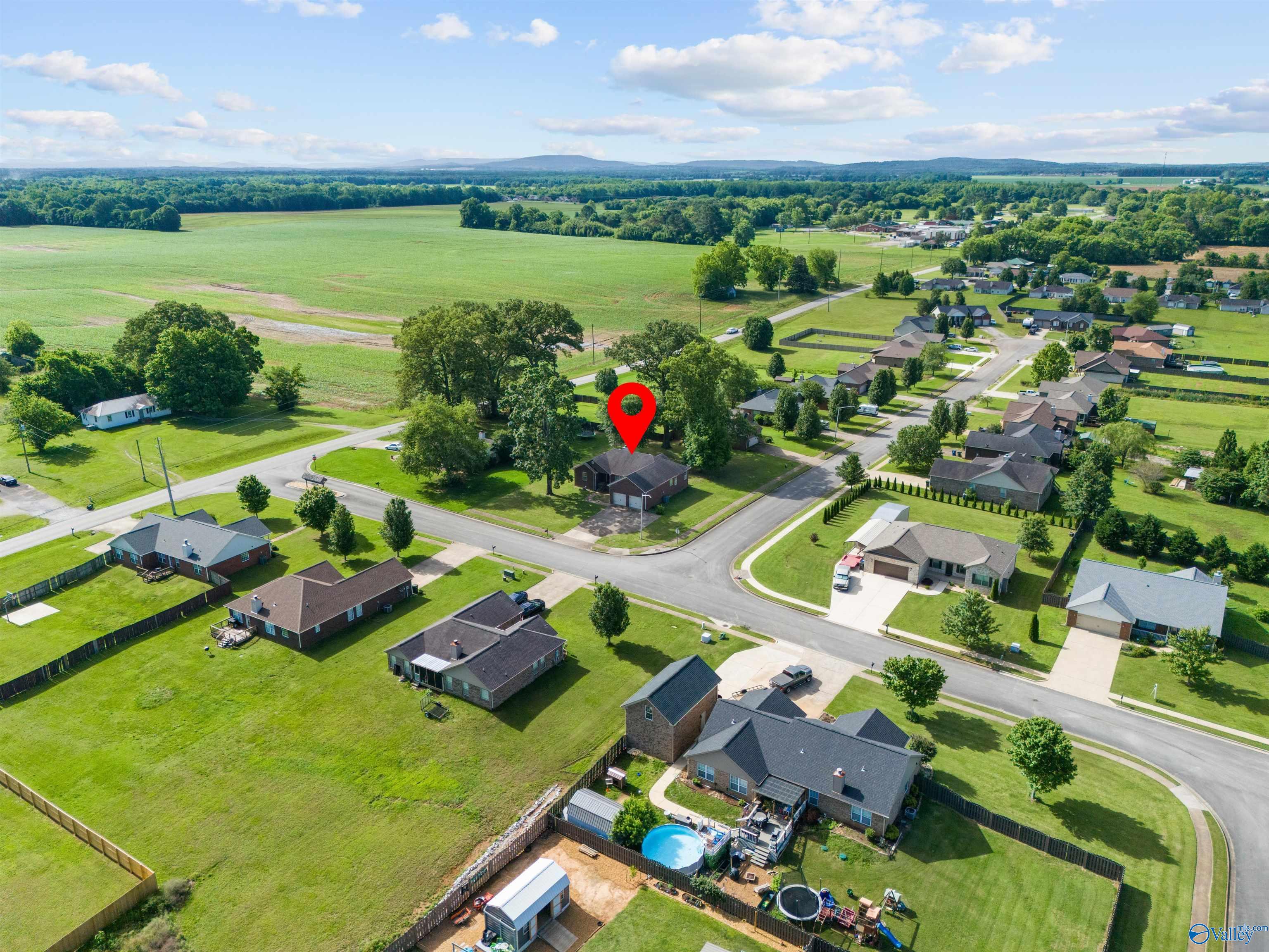 102 Landings Way Drive, Toney, Alabama image 2