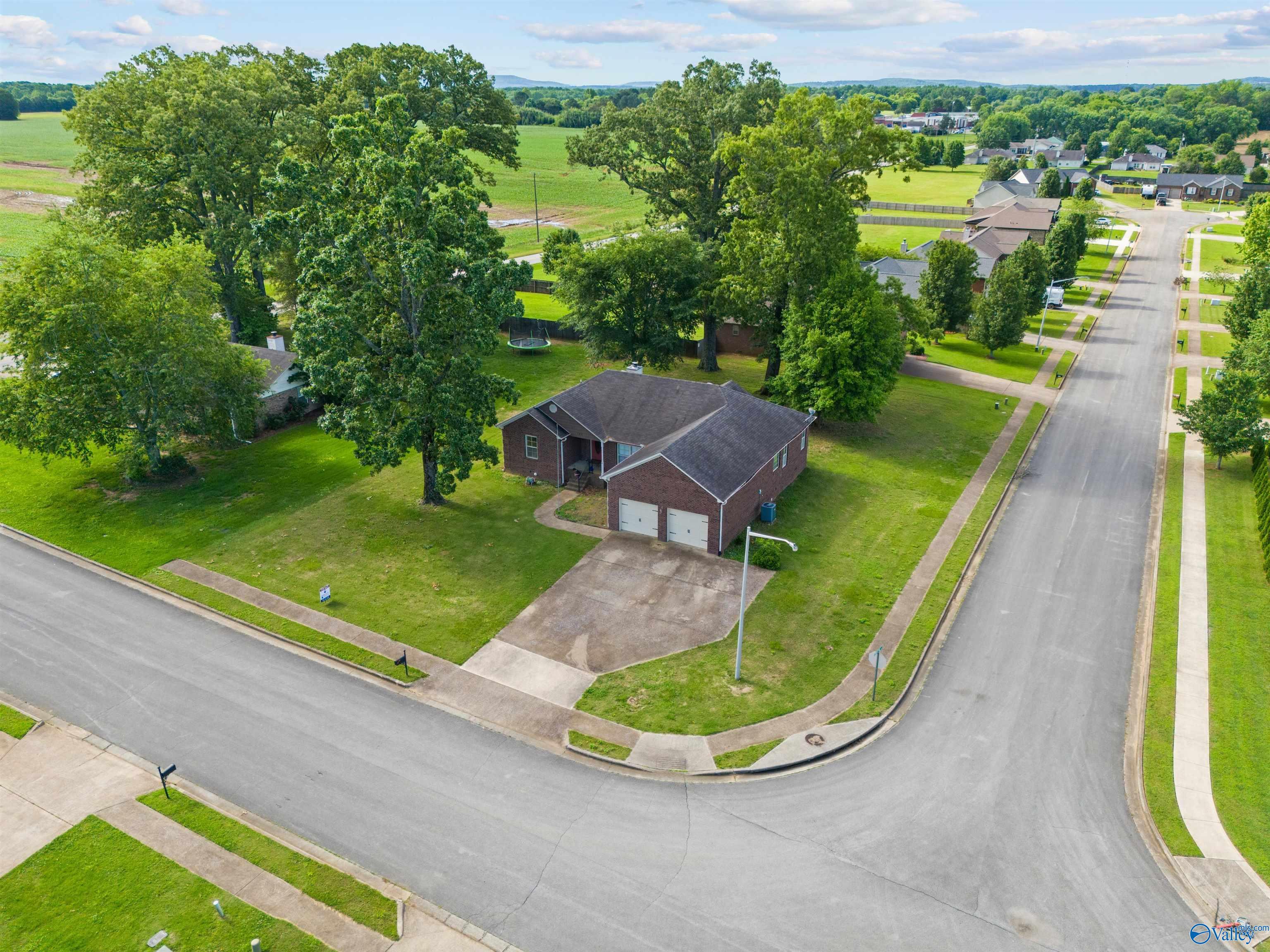 102 Landings Way Drive, Toney, Alabama image 7