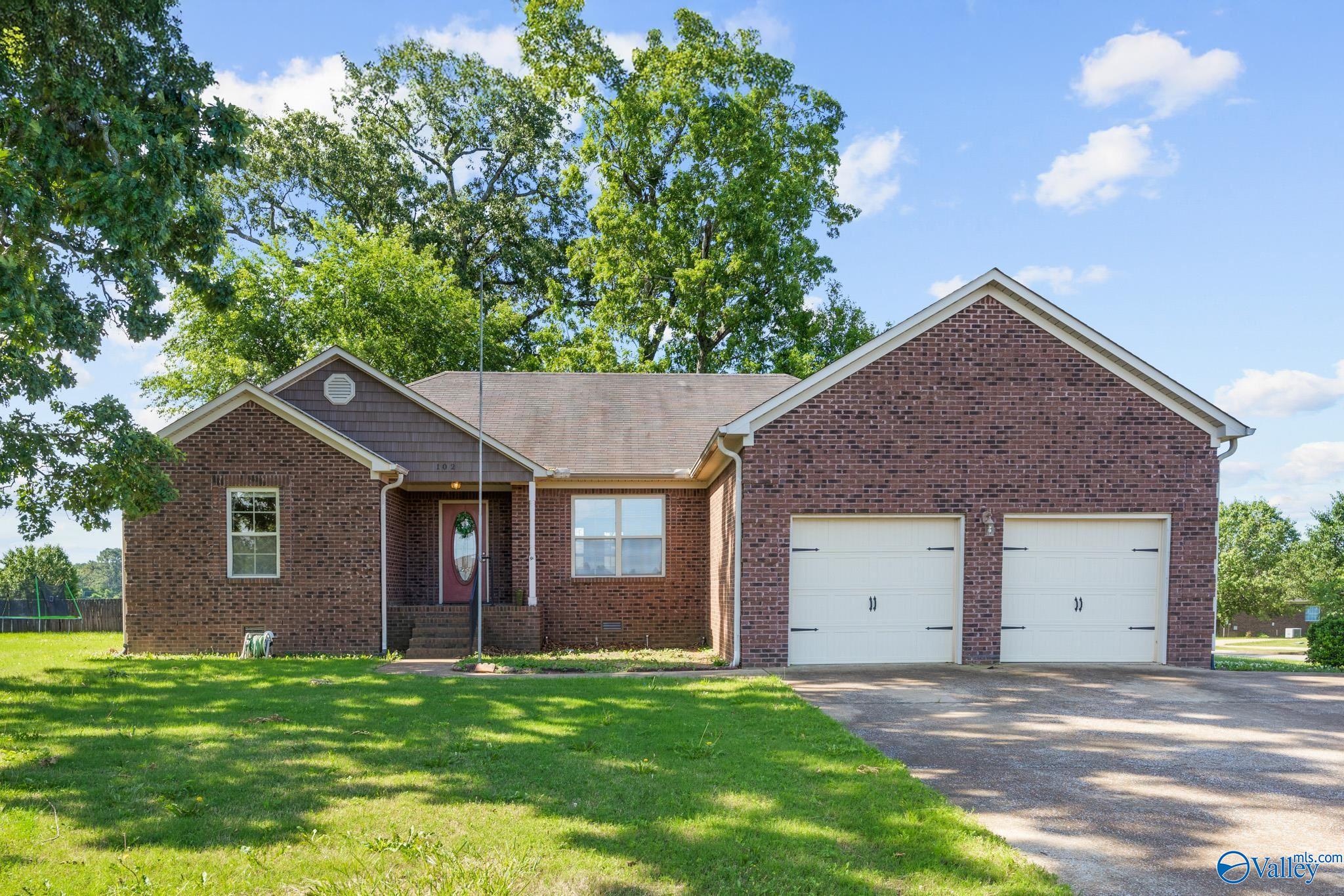 102 Landings Way Drive, Toney, Alabama image 1