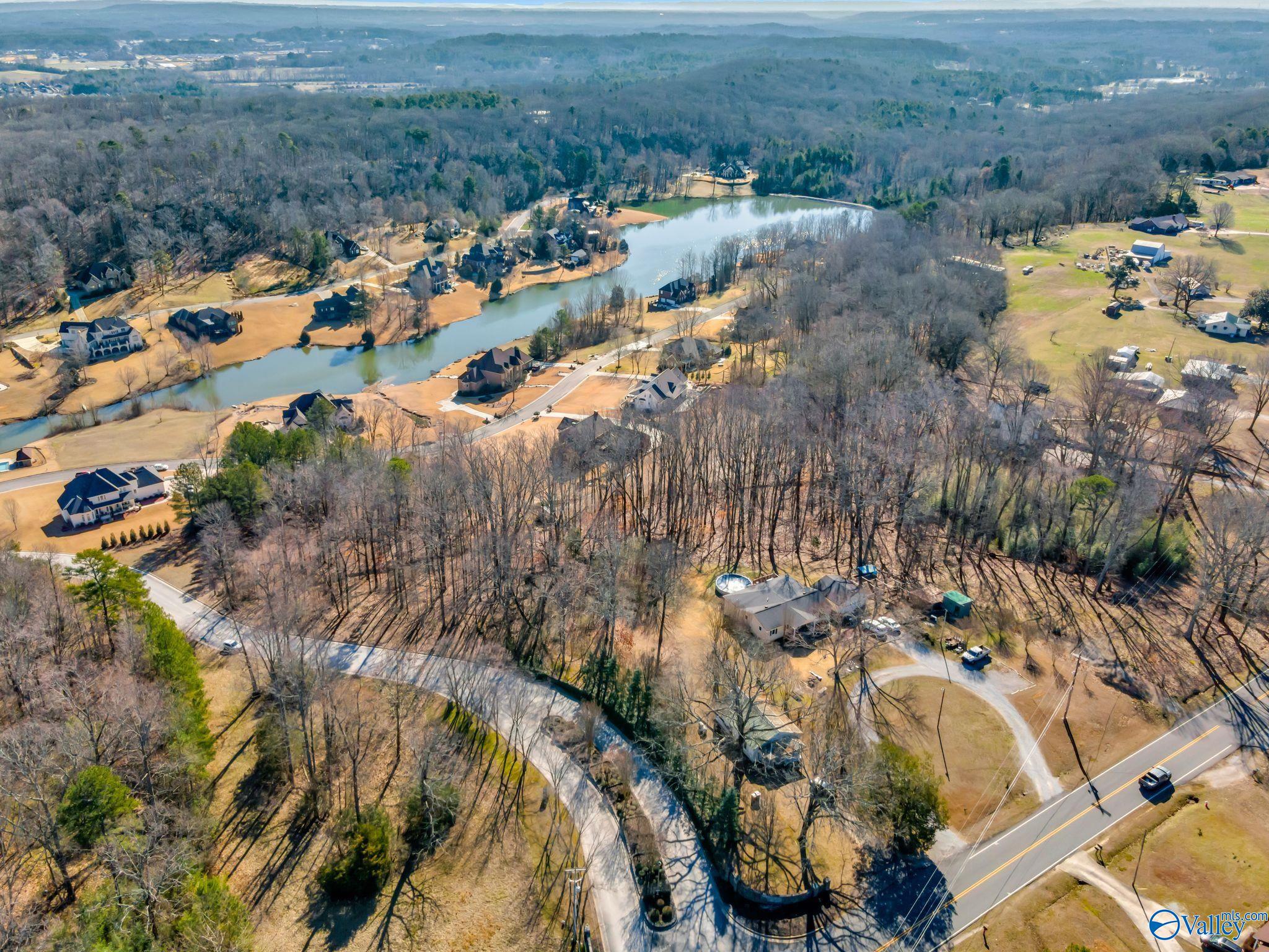 1669 Lake Cove Drive, Decatur, Alabama image 9