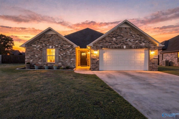 25957 CALDERA DR, ATHENS, AL 35613 - Image 8a856484a49775d94fcbf10412853a29/2019490983