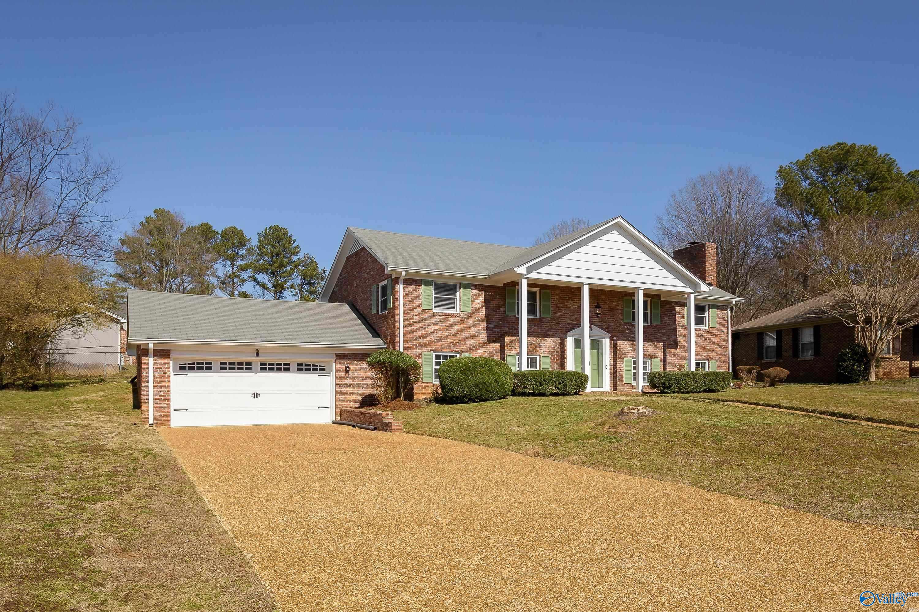 103 Creekwood Circle, Florence, Alabama image 2