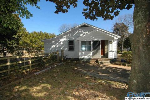 Homes For Rent - 4110 Broyles Avenue<br/> Huntsville, AL 35805