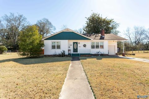 Photo of 600 Crestview Drive, Gadsden, AL 35903 (MLS # 21909893)