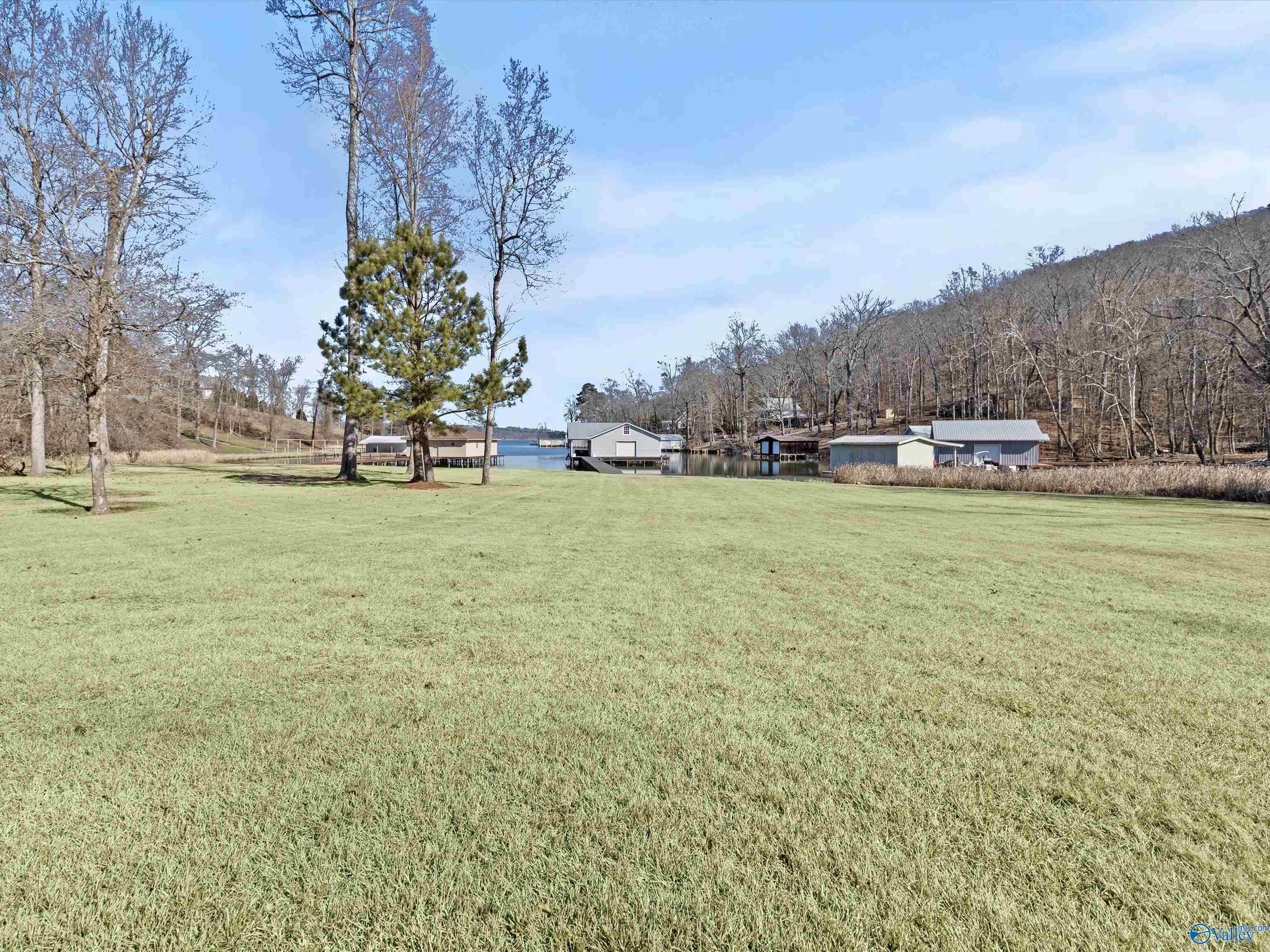 2665 Signal Point Road Houses For Sale in Guntersville