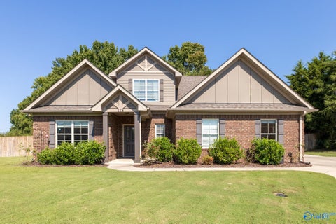 Homes For Sale - 118 Vista View Drive<br/> Limestone County, Madison, AL 35756