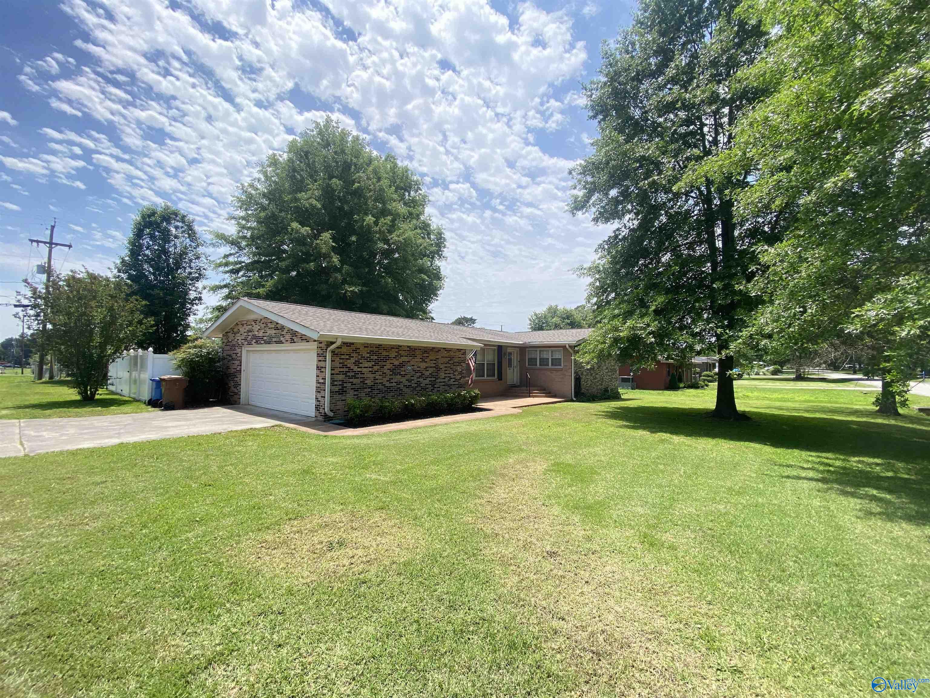 406 Walker Road, Hartselle, Alabama image 1
