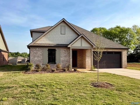 Homes For Sale - 21773 Hemlock Drive<br/> Athens, AL 35613