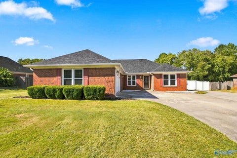 Homes For Sale - 107 Calstock Court<br/> Huntsville, AL 35810