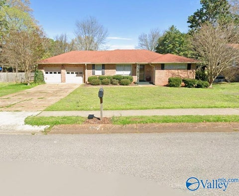 Homes For Sale - 524 Graycroft Drive<br/> Huntsville, AL 35802