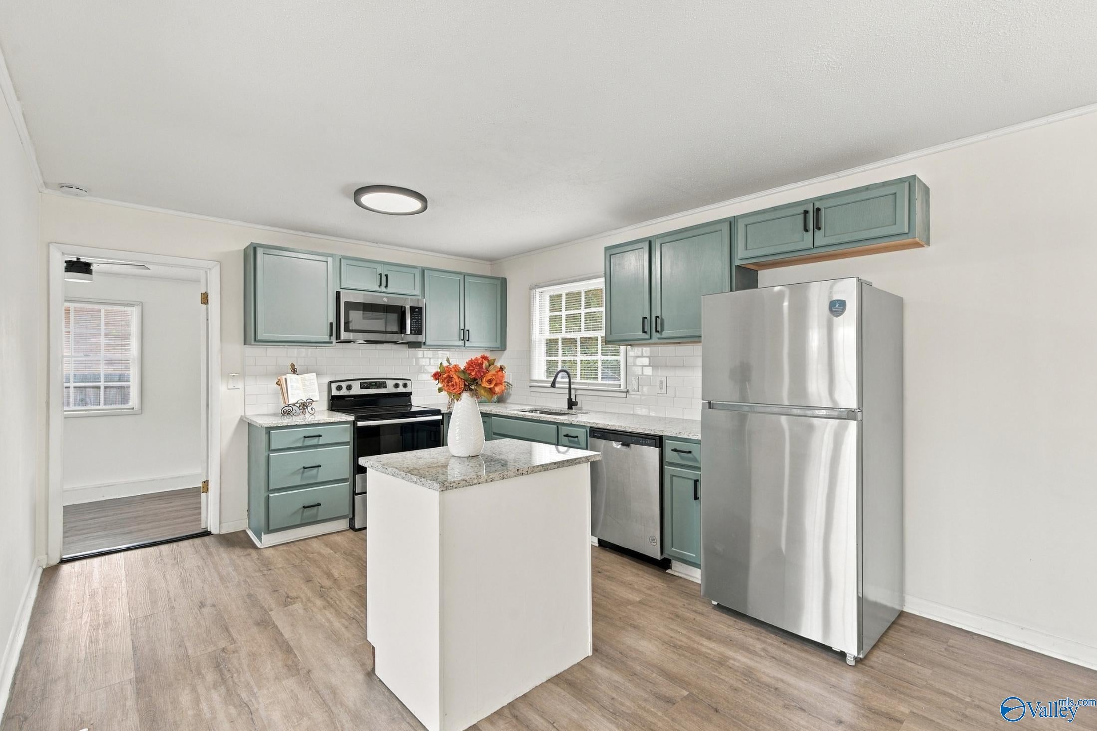 307 Meadowbrook Drive SE